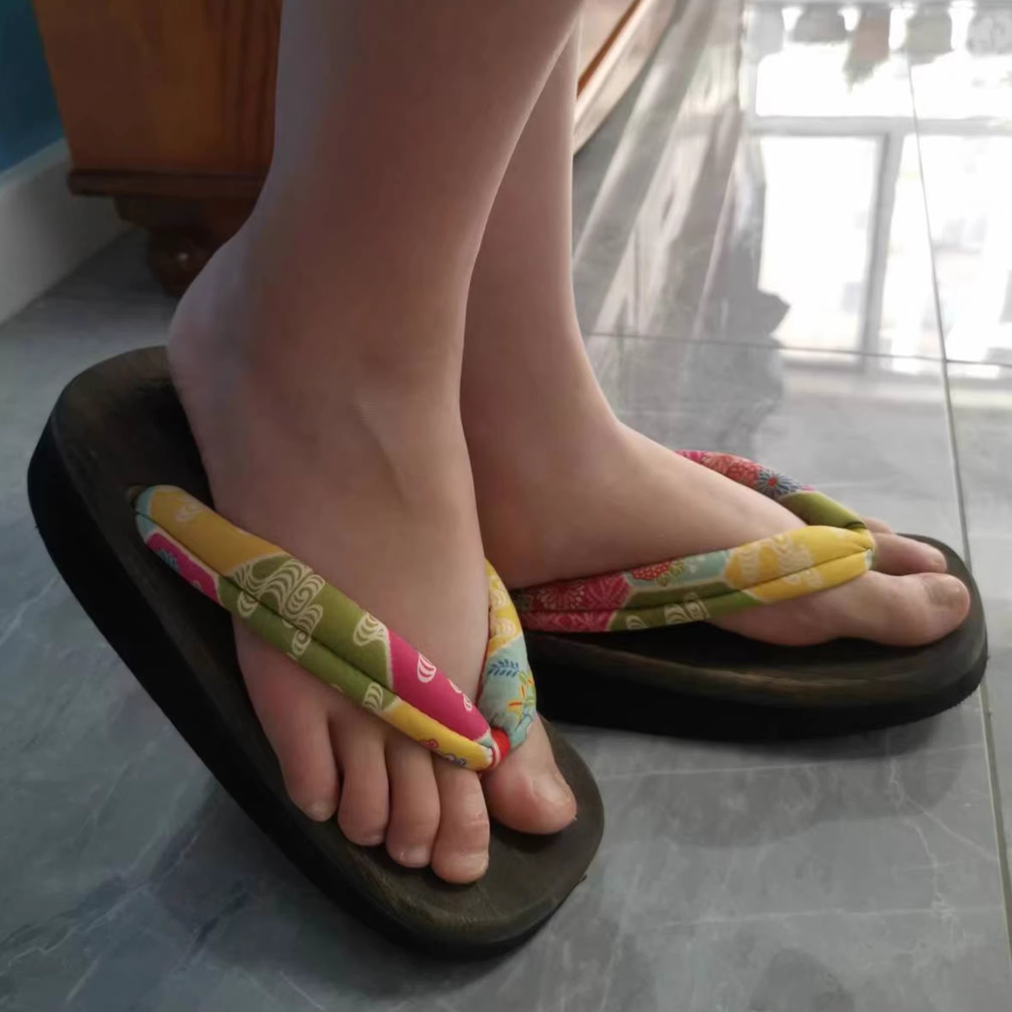 여성용 코스프레 신발 미드 힐 일본 게타 클래식 플립플 - Geta Wooden Sandal 리뷰 및 가격